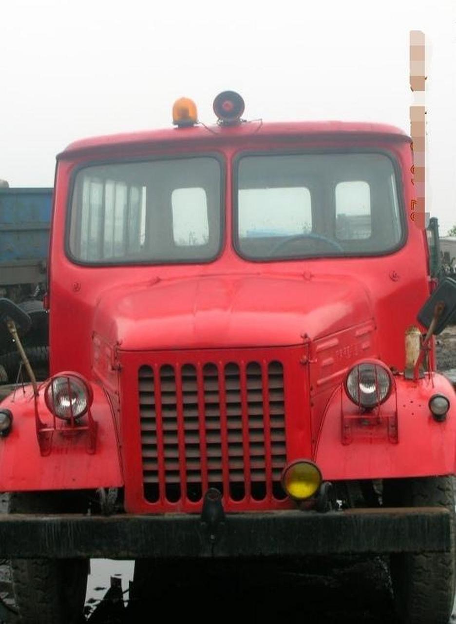 这辆南京嘎斯救护车也摆脱不了被拆解的命运了,真可惜!