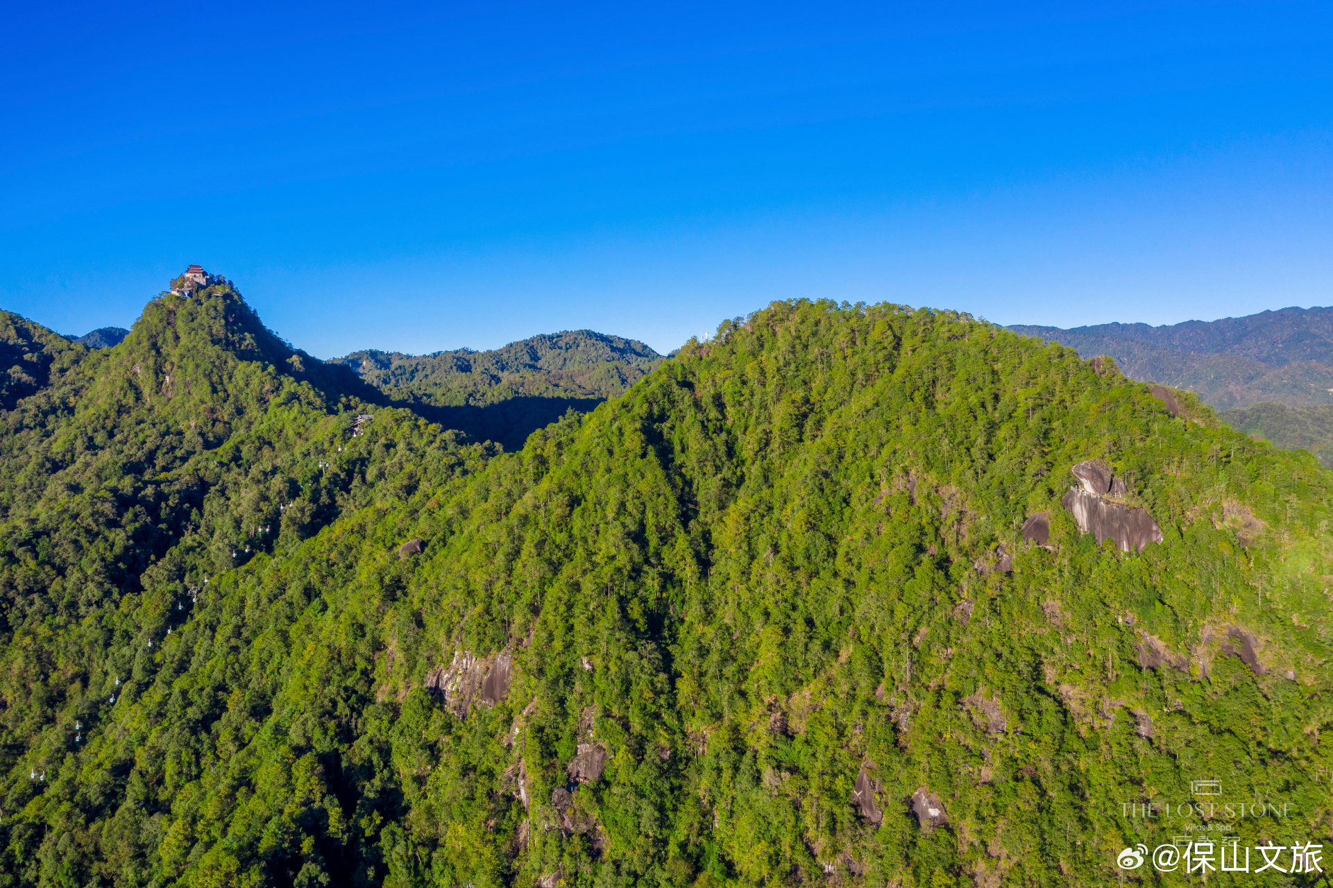 云峰山又名文峰山,寒同山,俗称笔架山,座落在市区西郊莱州城南15华里