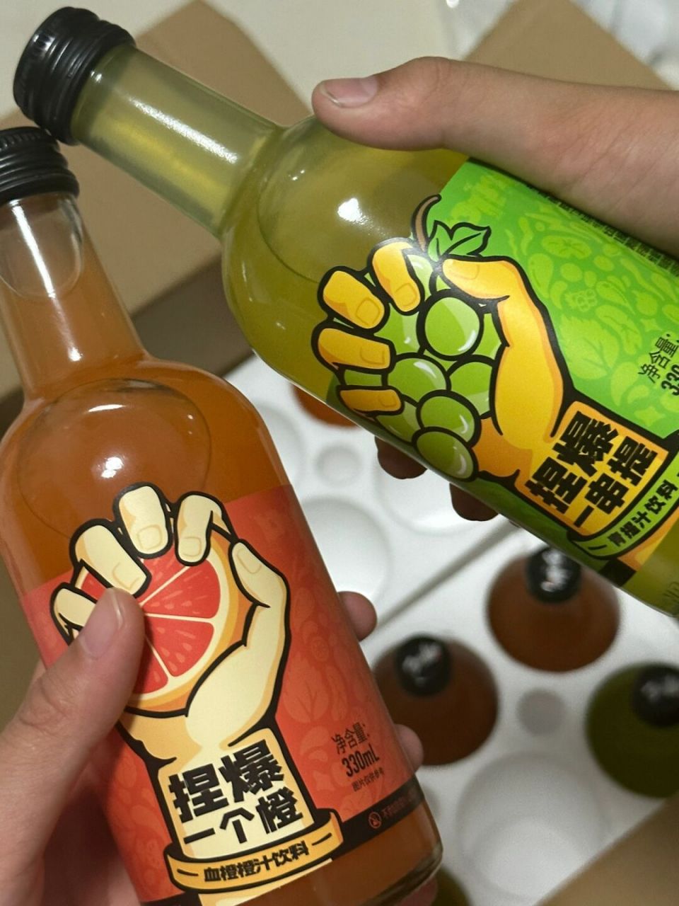 就是这款饮料04太好喝了吧～ 哪吒捏爆果汁,果汁含量100%,配料表