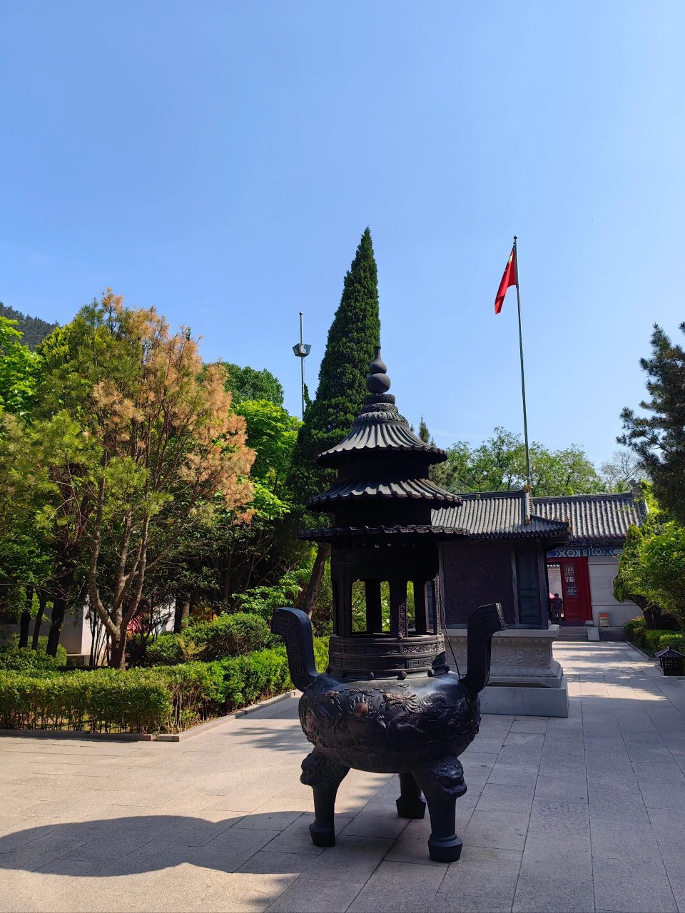 游崂山太清宫 了解道教文化圣地 崂山太清宫,又称下清宫,是进入崂山太