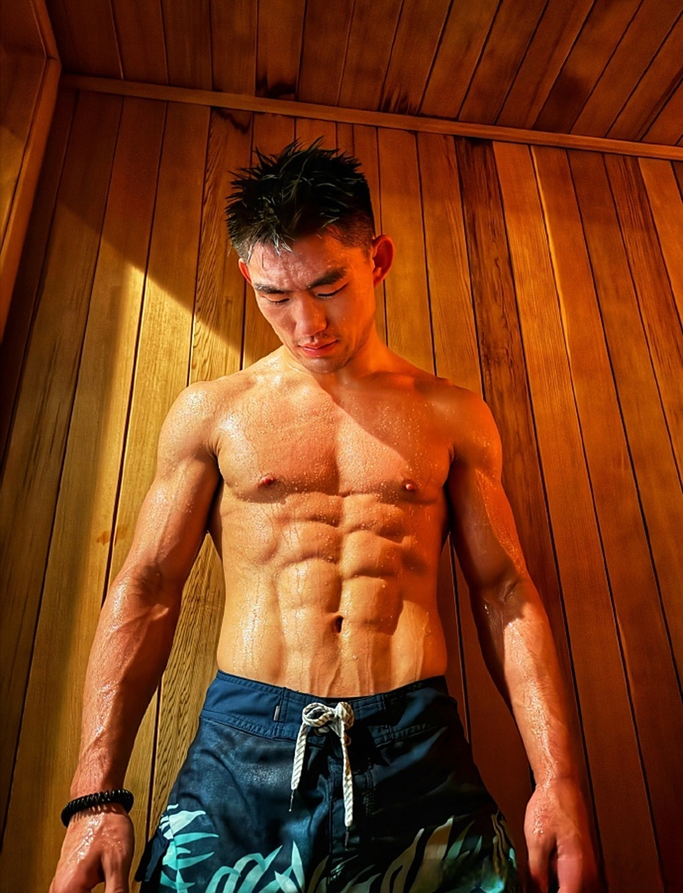 94#宋亚东vs彼得严倒计时一周#  宋亚东-kungfumonkey 晒肌肉照