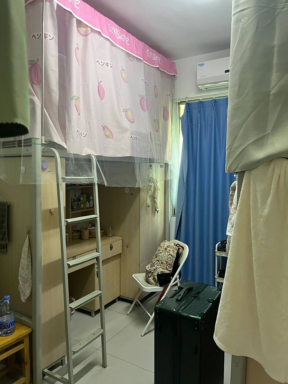 重庆文理学院星湖校区女生宿舍(套房寝室) 女生宿舍大多数是套房寝室