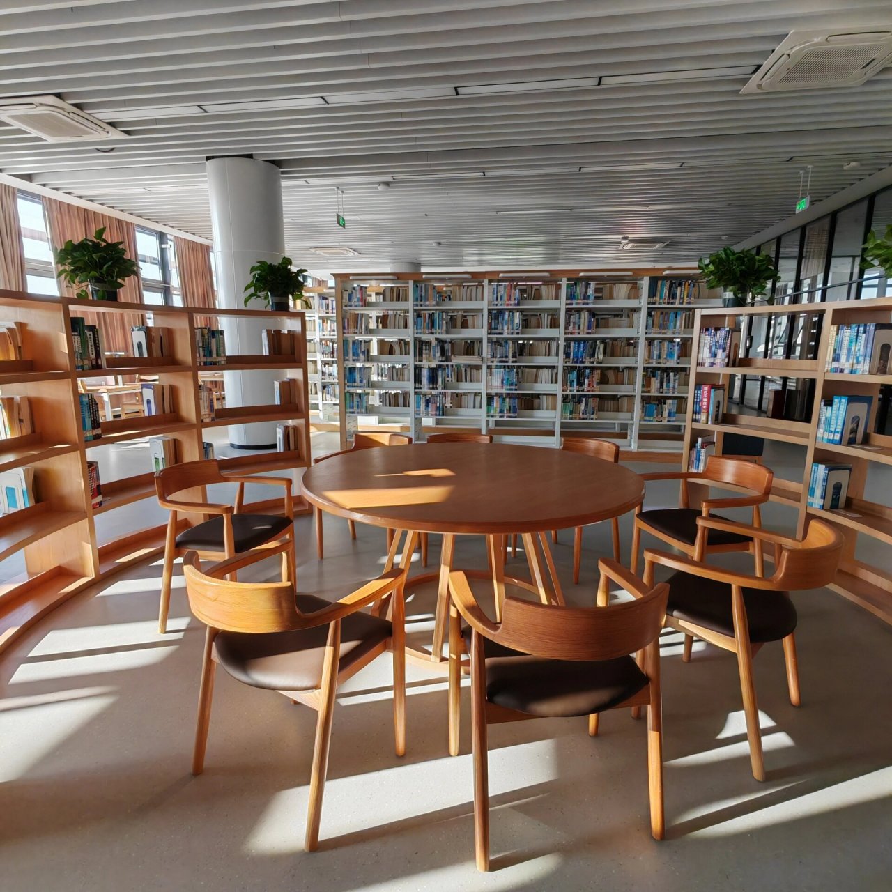 烟台大学八角湾校区图书馆 📖