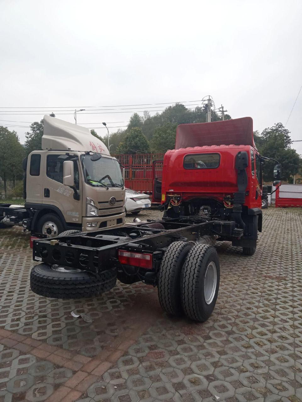 新到一台解放虎vh170马力,法士特8档带同步器,8吨后桥.包拉13吨.