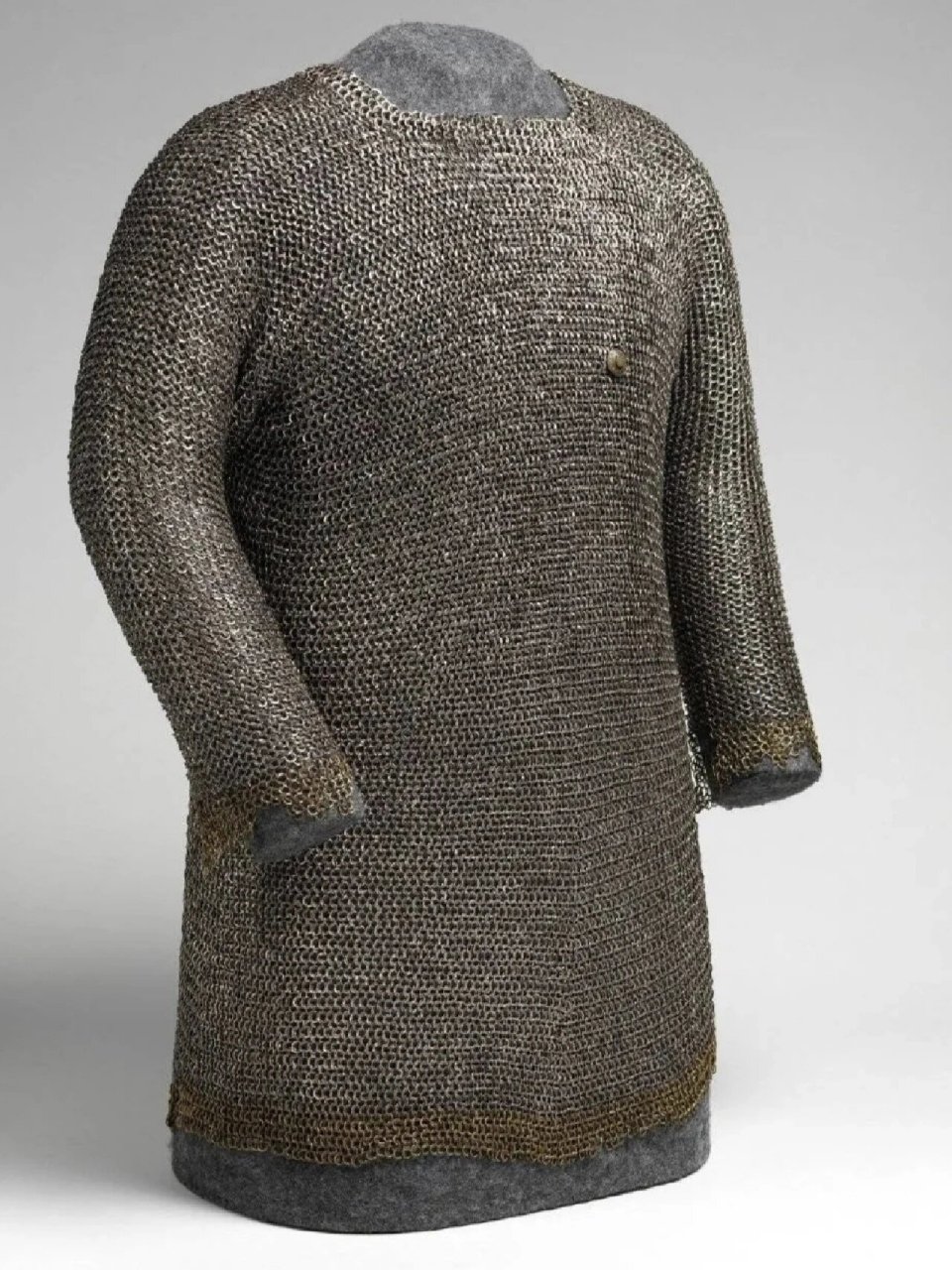 聊聊锁子甲 "锁子甲"也叫"环锁铠","锁铠","连锁甲","连环锁子甲","金