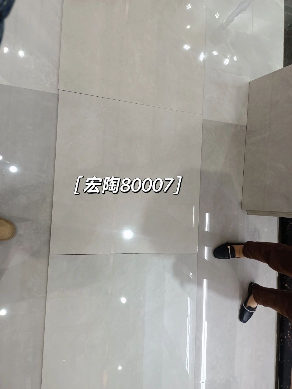 宏陶陶瓷 和汇远陶瓷 选瓷砖,这两个品牌的瓷砖都说是广东砖,一个是38