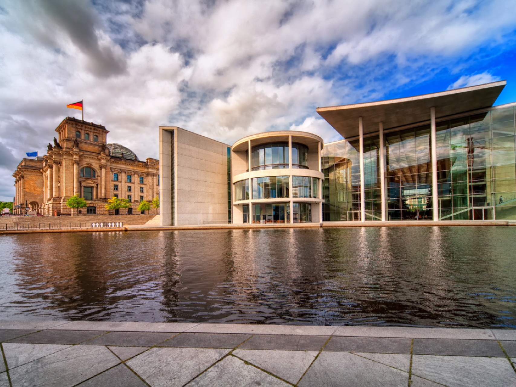 柏林 景点推荐 97柏林是德国最大,最有活力的城市之一,有许多值得