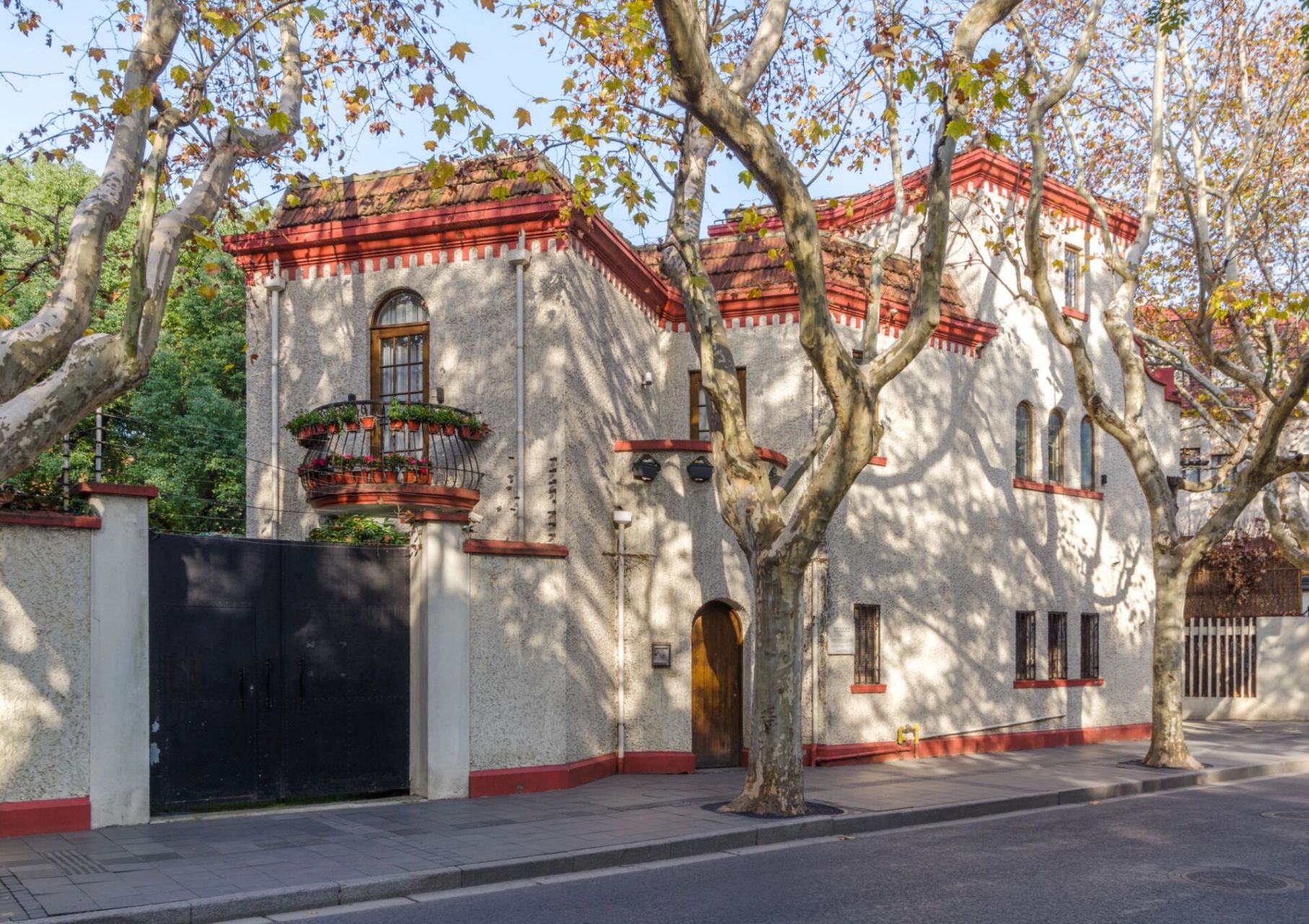 武康路210号[poi]#-罗密欧阳台 1923年建造,西班牙风格花园住宅.