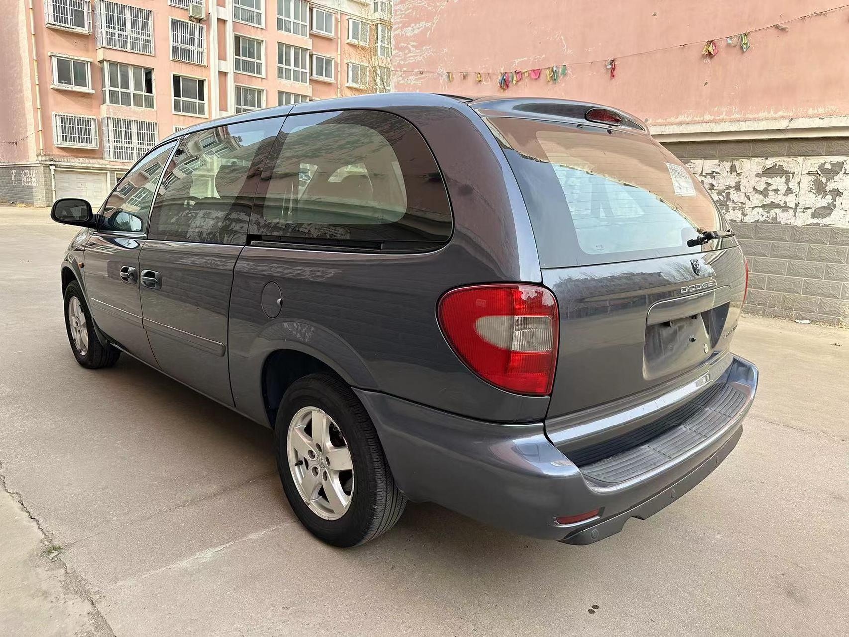 道奇凯领 七座商务用车,精品车况,就右前叶子板补漆其余全部原车漆