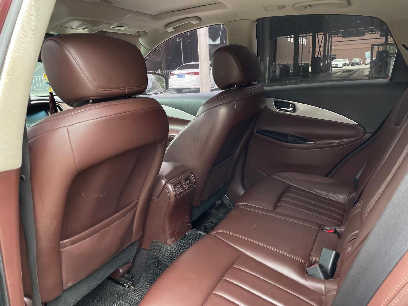 进口英菲尼迪qx50,安全驾驶8万公里,崭新棕红色内饰,2.