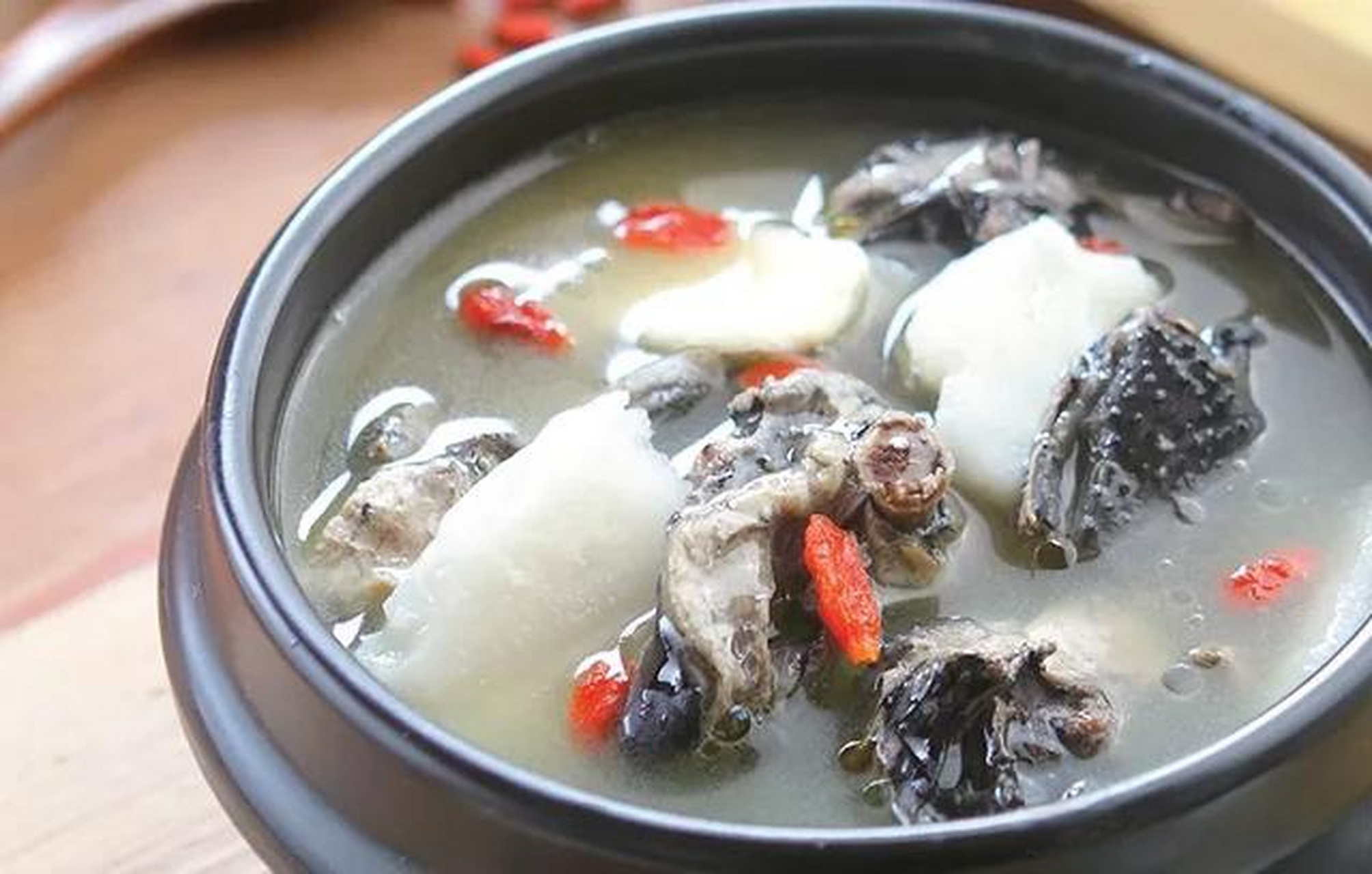 十全大补汤69  材料:  猪肉(瘦)500克,猪肚50克,墨鱼50克,猪排骨(大