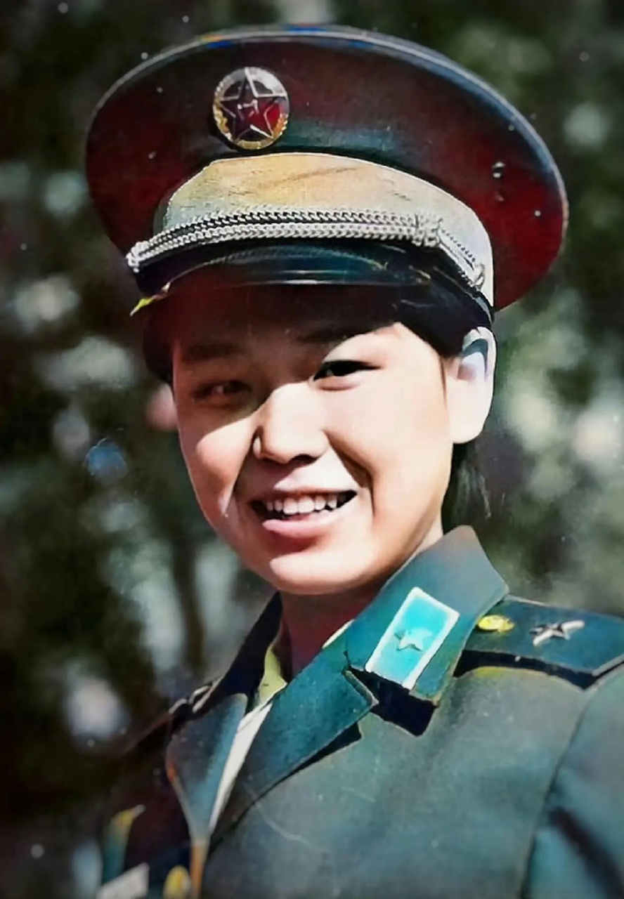 钟惠玲,老山战役中唯1获"一等功"的女兵,并被授予荣誉称号