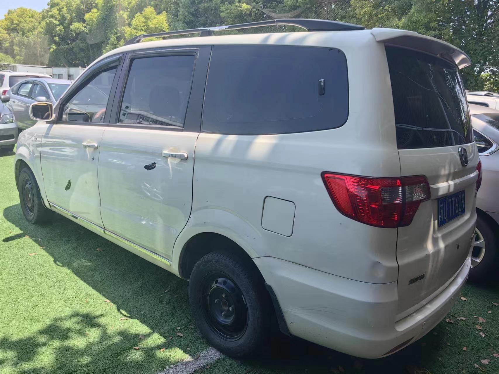 新到一台15年北汽威旺m20面包车 五门 七座 1.5排量 个人一手车.