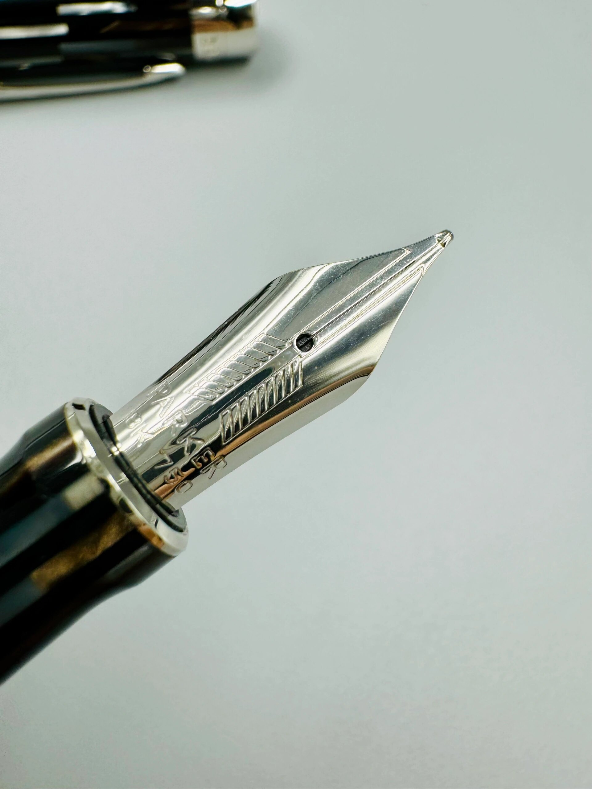 派克 世纪大豆腐 极致褐 九羽箭标,笔身螺钿条镶嵌.