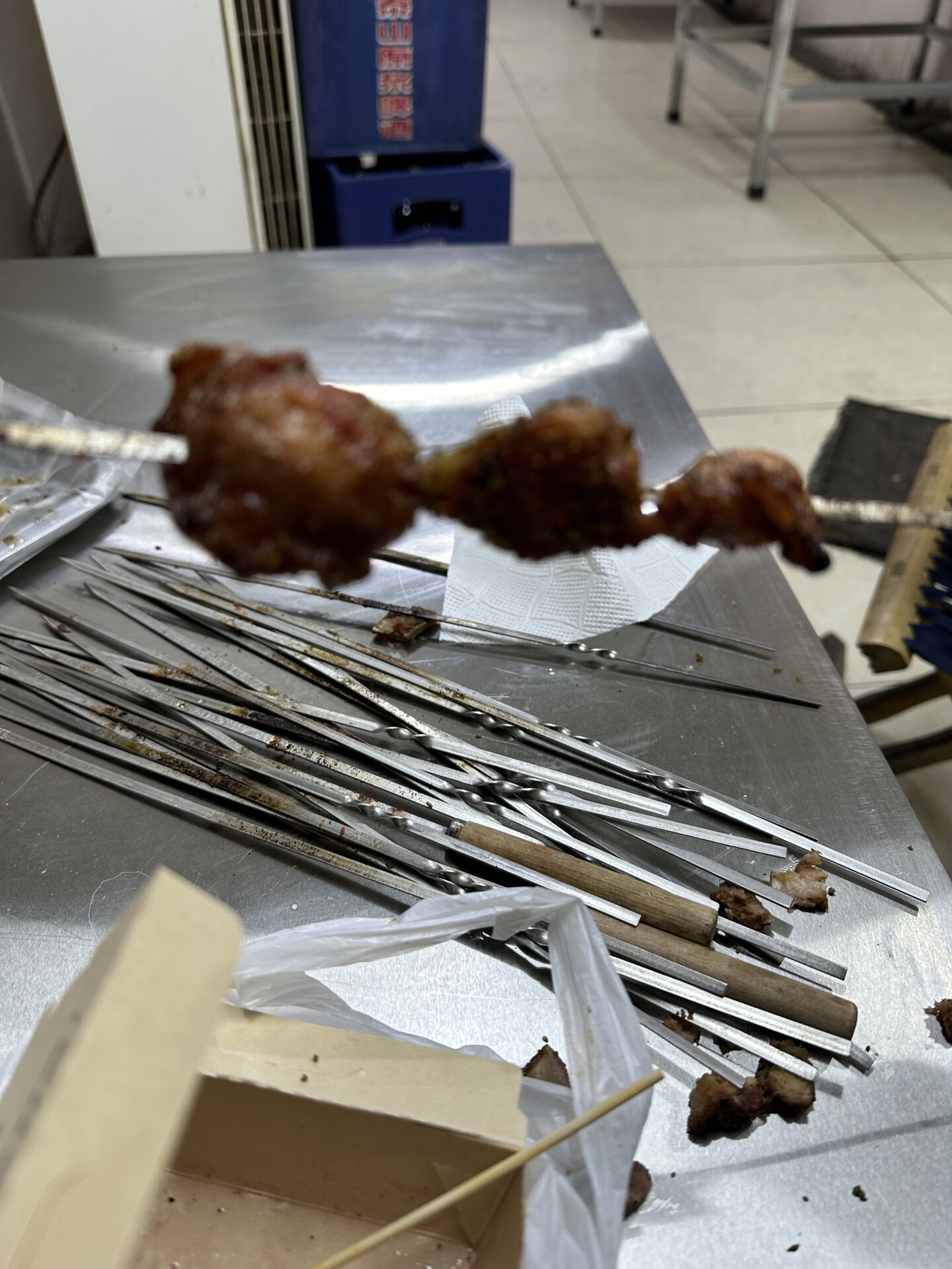 济南李铭猪肉串:人生第一次去饭店不敢说话 不吹不黑:他们家给的肉量