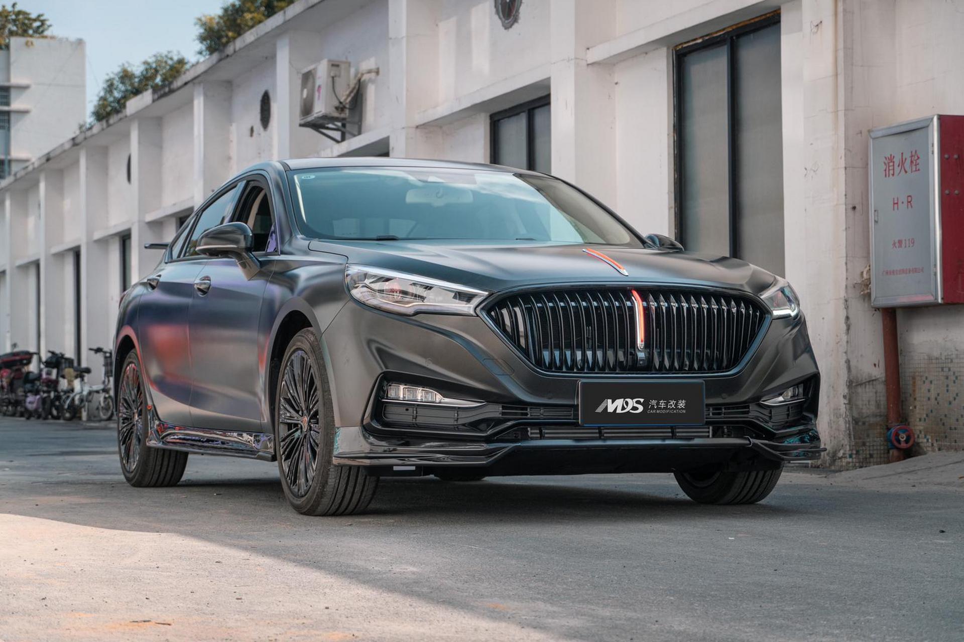 红旗h5/"黑武士" 整车黑化 项目如下: 高黑中网(带灯),机盖流光灯,亮