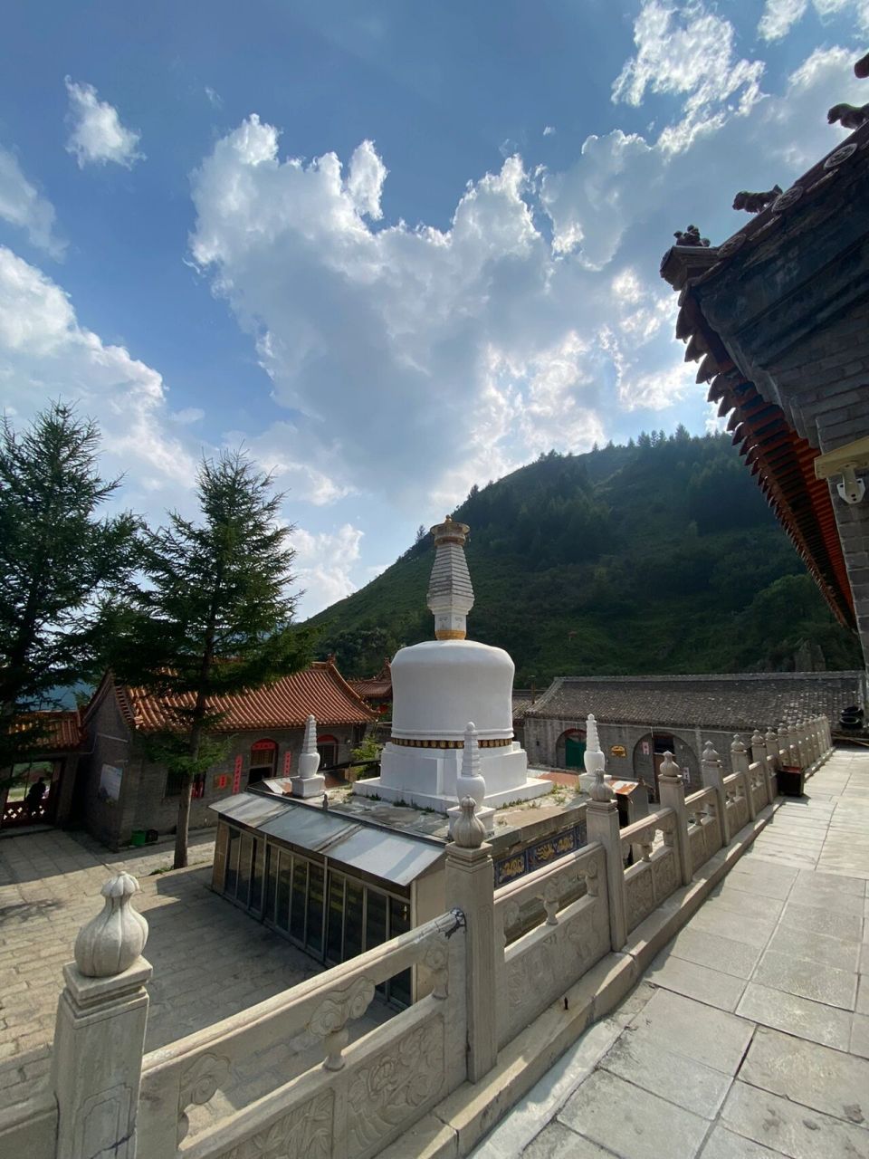 五台山 宝华寺 飞来塔 宝华寺位于台怀镇北约3.