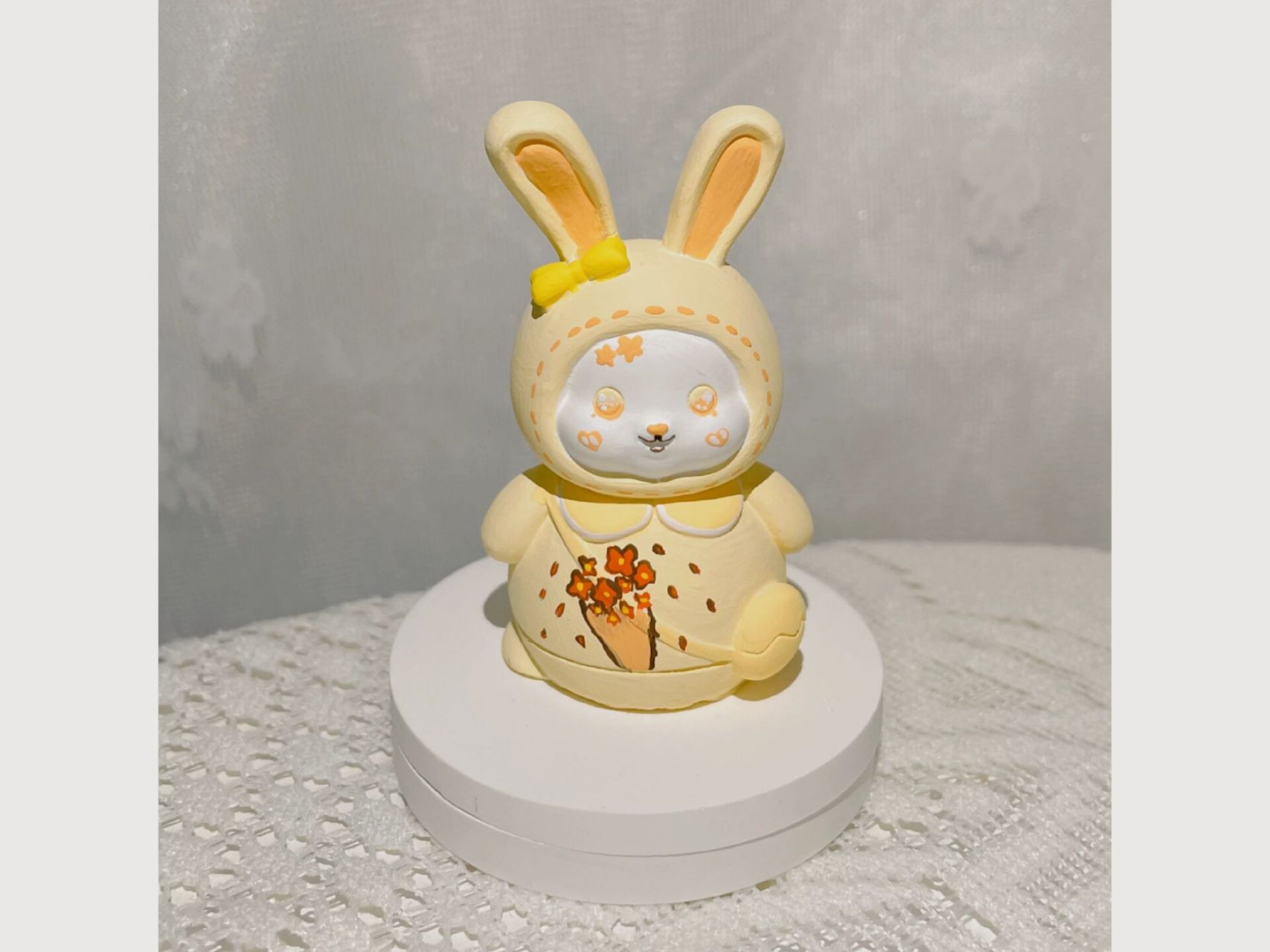 石膏娃娃小兔子菁菁     原创 这是这几只原创兔子的最后一只了,后面