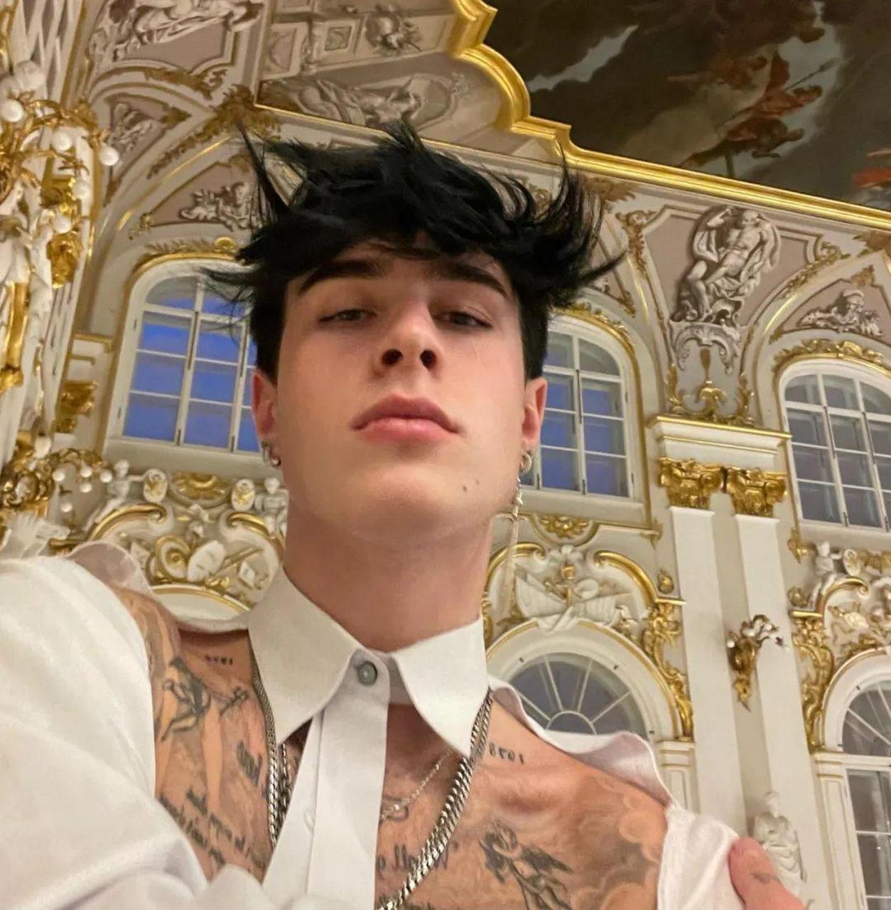 其实我一直很喜欢俄罗斯小鲜肉 vlad,因为 vlad 支持前苏联共产主义