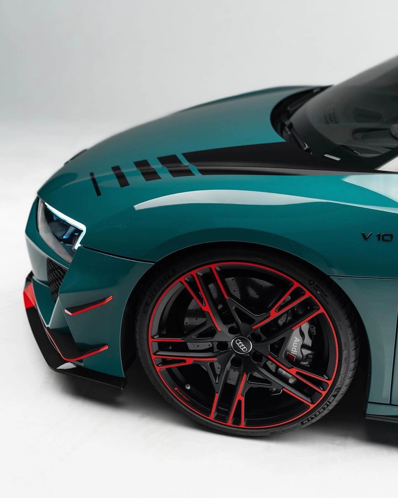 想听听v10引擎的咆哮声 奥迪r8 地狱绿 奥迪r8可以说是bba在超跑领域