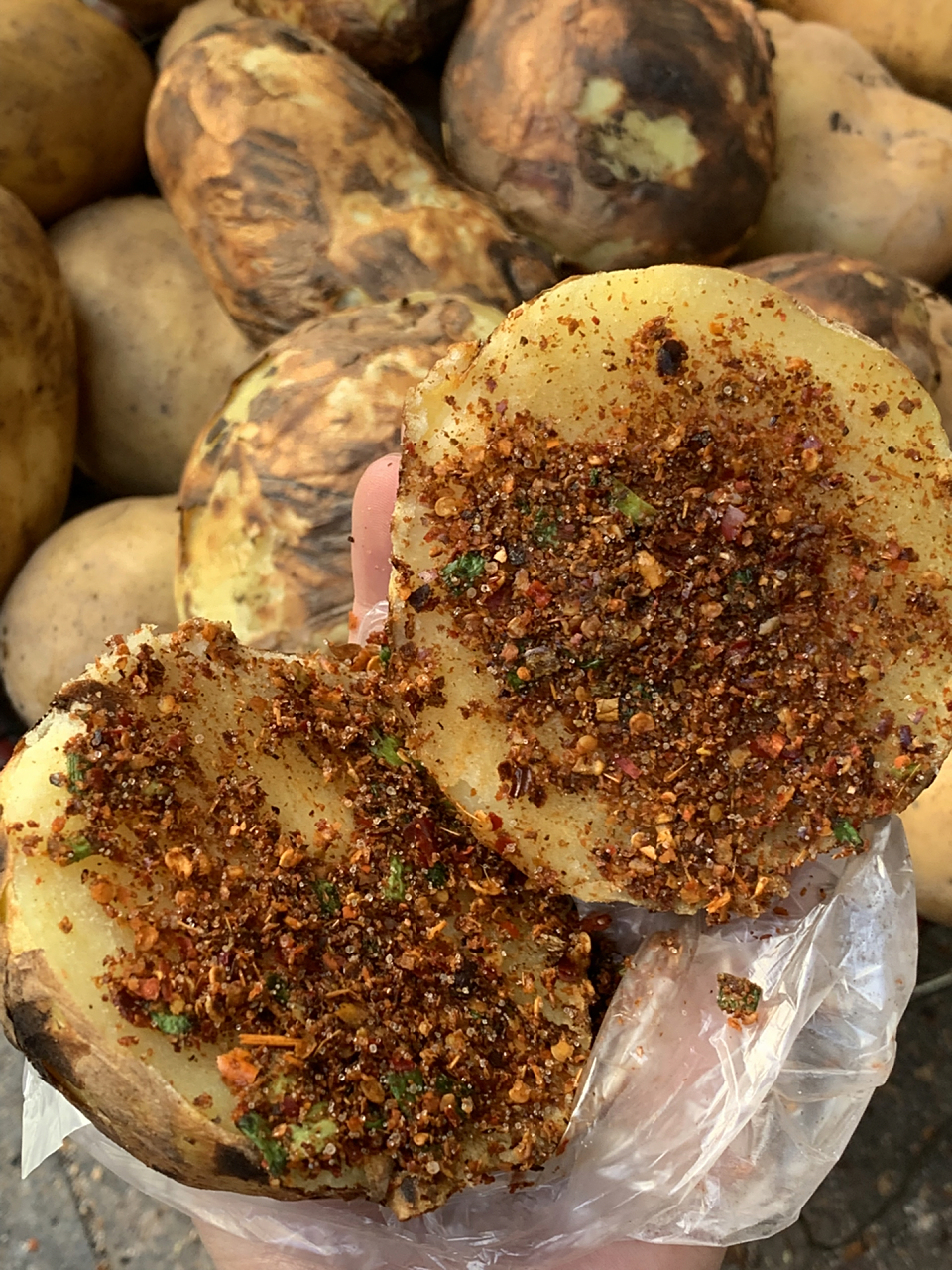 西昌美食|凉山汉堡真的香97才5r/个 好喜欢吃烤洋芋啊～ 高山洋芋真