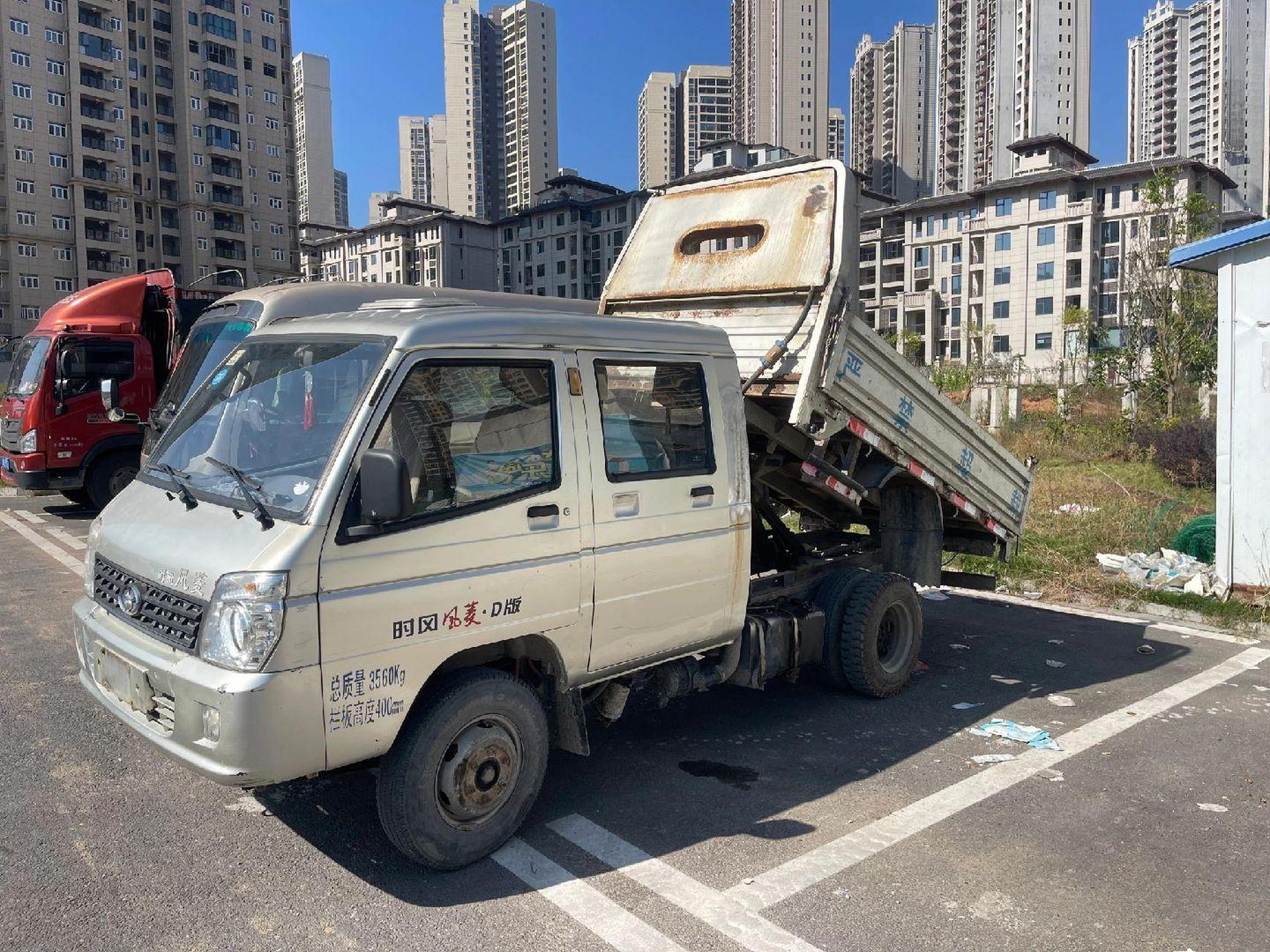 88代一台 时风风菱蓝牌自卸小货车   核载五人 高低速五挡变速箱 国四