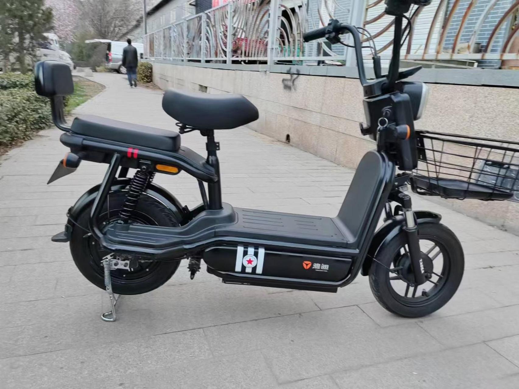 雅迪速威一台,6020大电池动力足跑的快,续航50/60公里左右