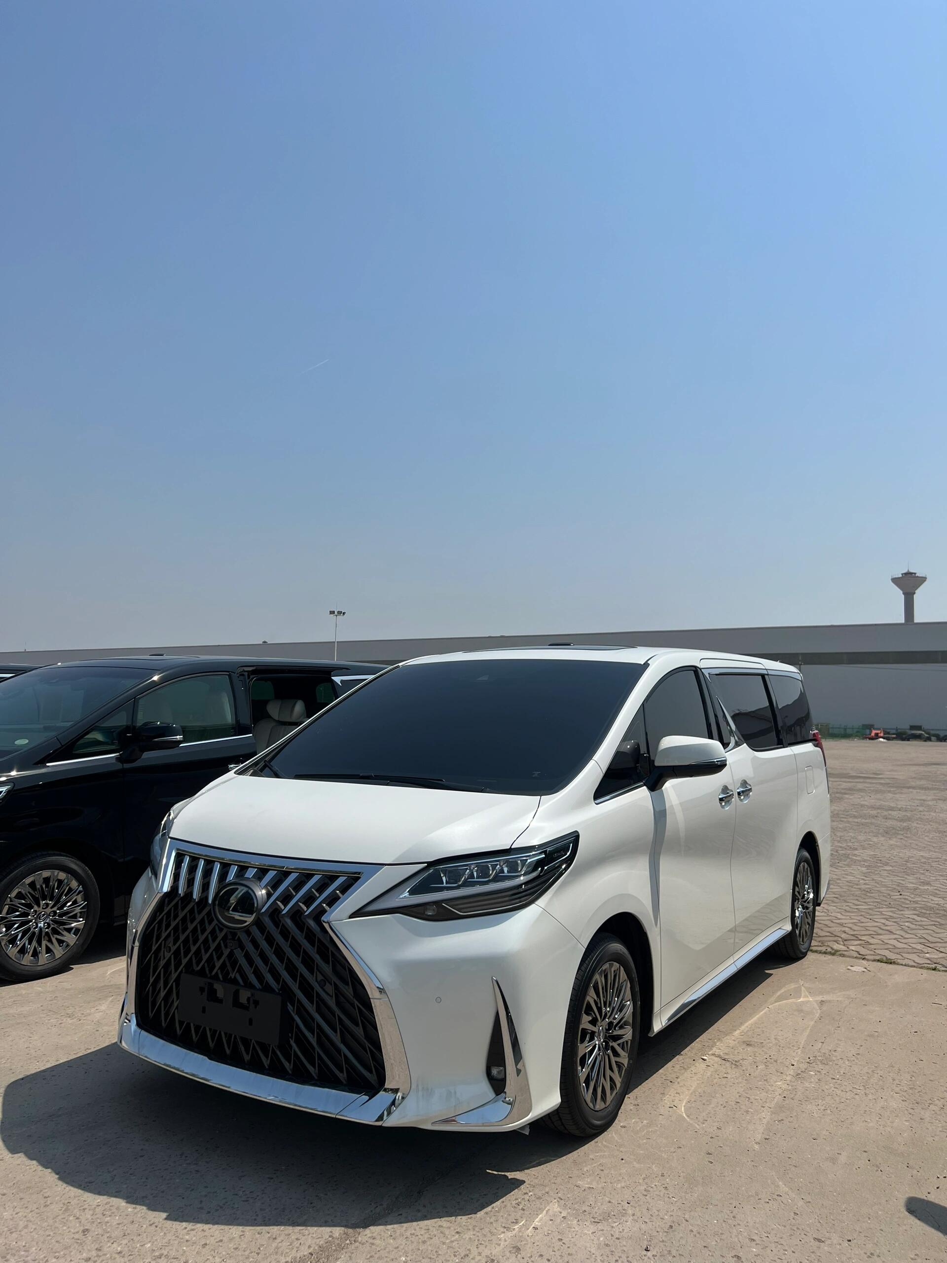 3.5 v6 雷克萨斯lm350 白色