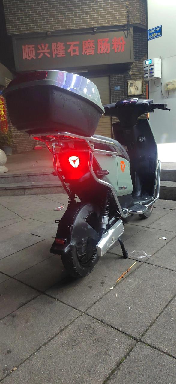 雅迪大品牌dt6冠能版,带原装雅迪石墨烯电池