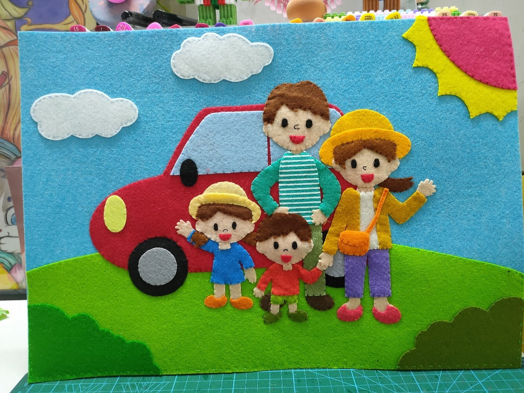 不织布手工贴画~幸福一家人 用线缝贴,其实不细看与胶水粘贴效果是一