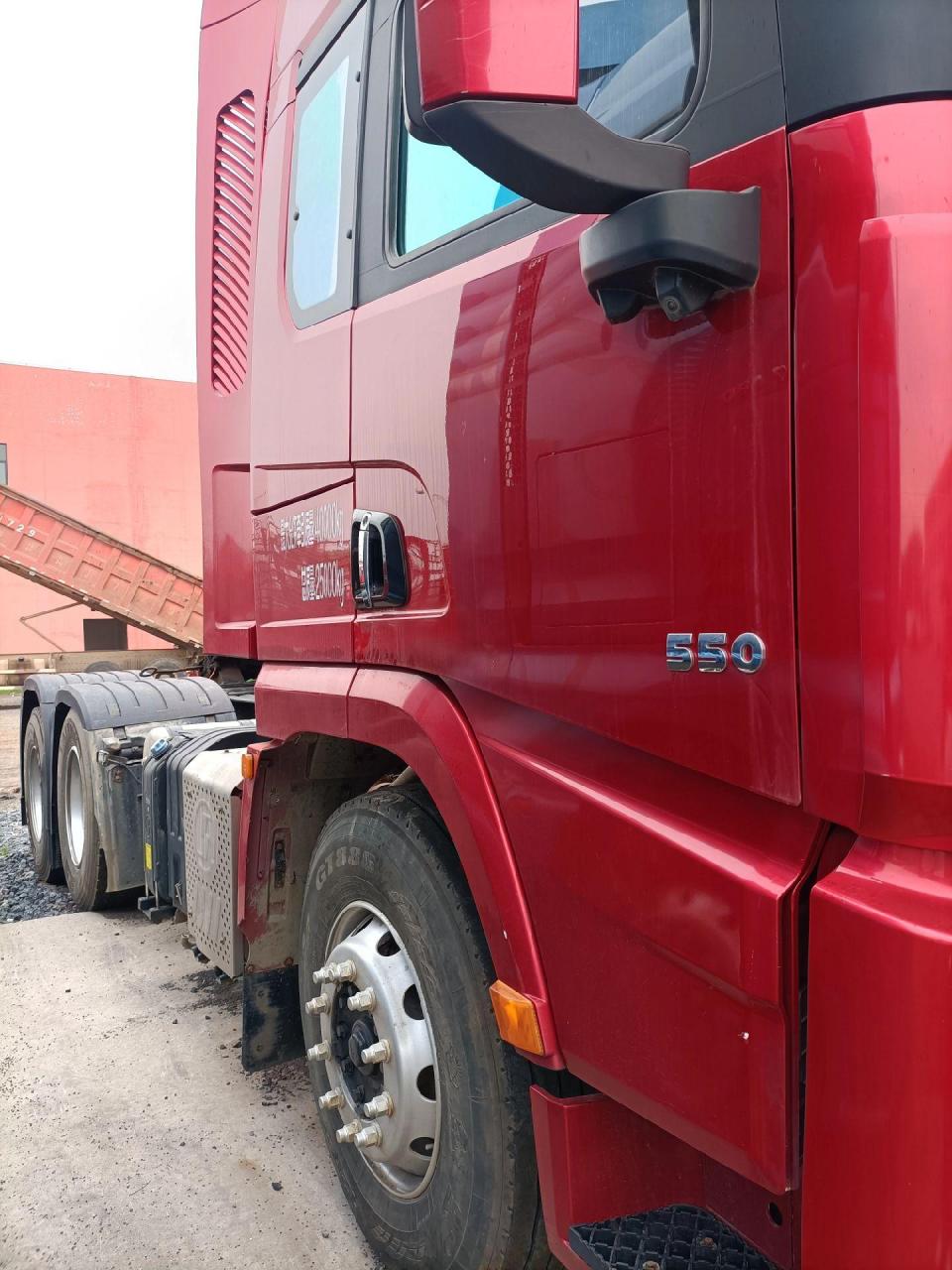 陕汽德龙x5000牵引车.