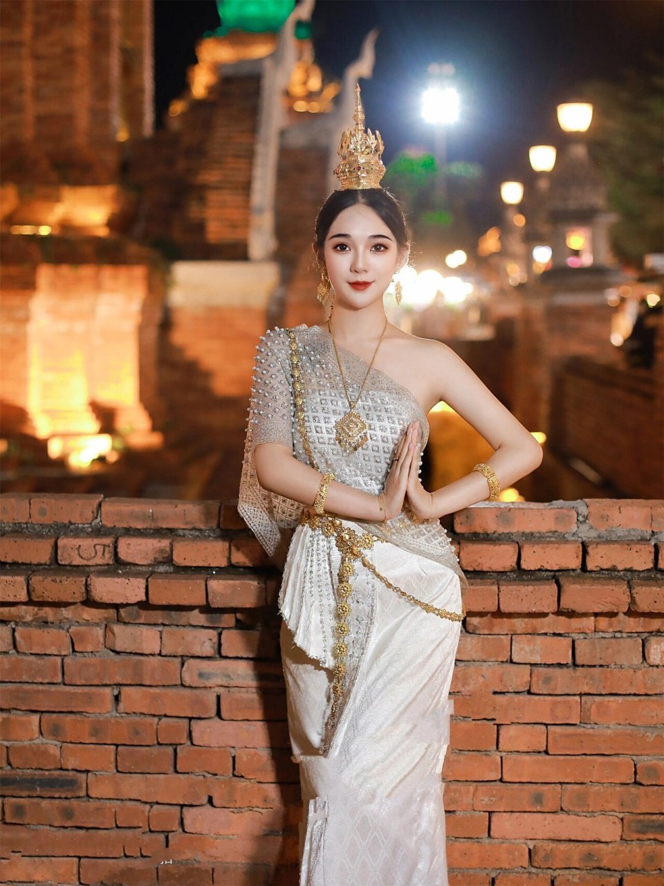 穿傣族服装,夜游湄公河,是去西双版纳旅游必须做的事!