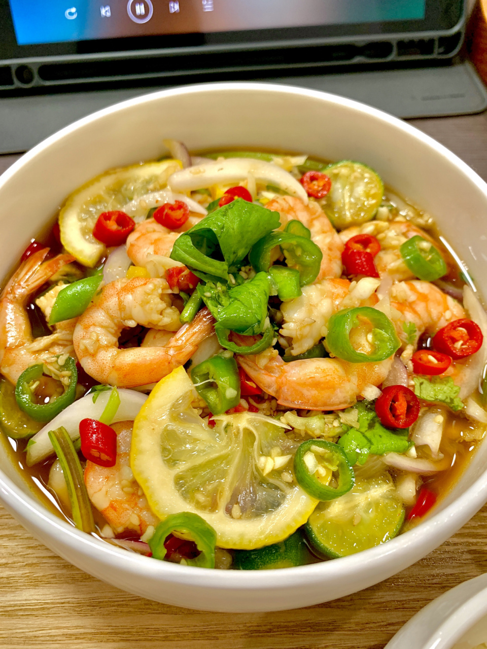 91【泰式酸辣柠檬虾】 08所需食材:虾(基围虾,虾仁,黑虎虾,小龙虾