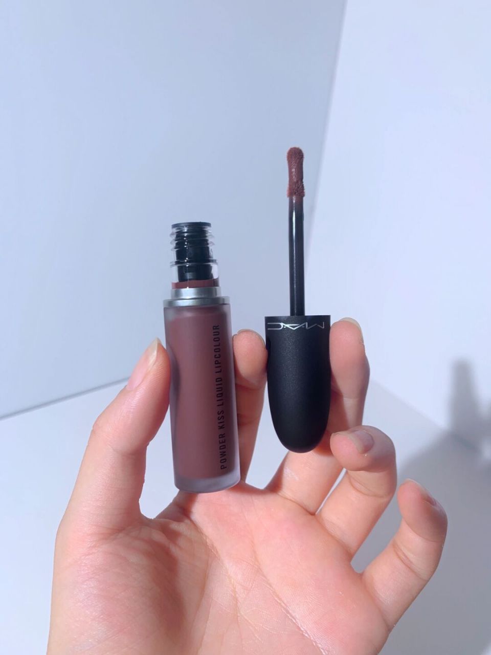 mac唇釉吃土咖997 over the taupe 盲买都不会出错,低饱和度的吃土色