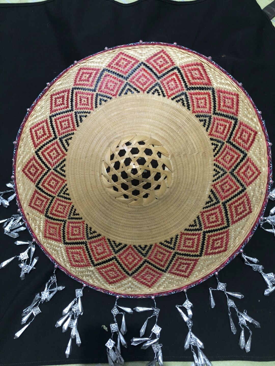 毛南族|最美不过花竹帽