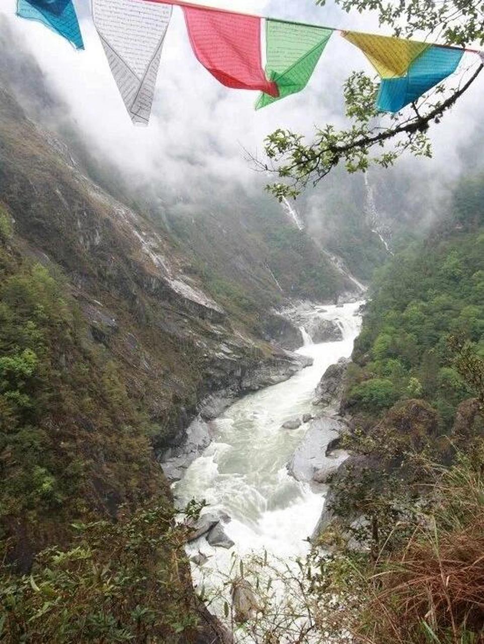 中国最美大瀑布之首藏布巴东瀑布群 我的足迹,有想去的吗,紧紧拉着我