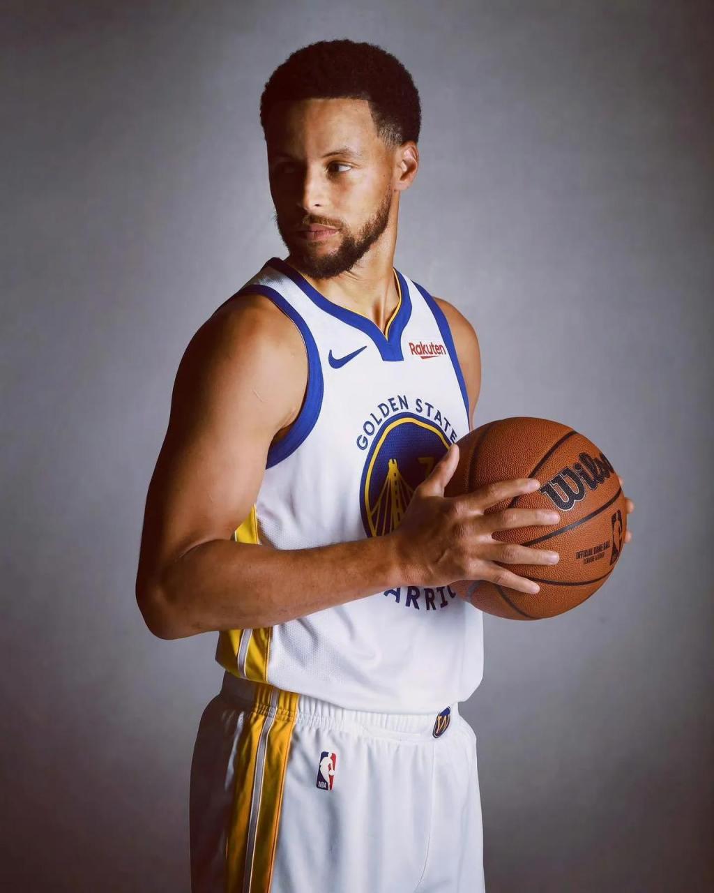 保罗定妆照毫无违和感,勇士球迷表示越看越顺眼!