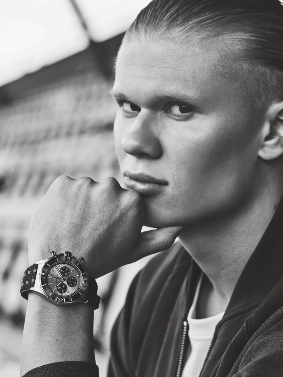 哈兰德唯美写真,gq疯狂怼脸拍他 曼城前锋哈兰德登上《gq》杂志封面