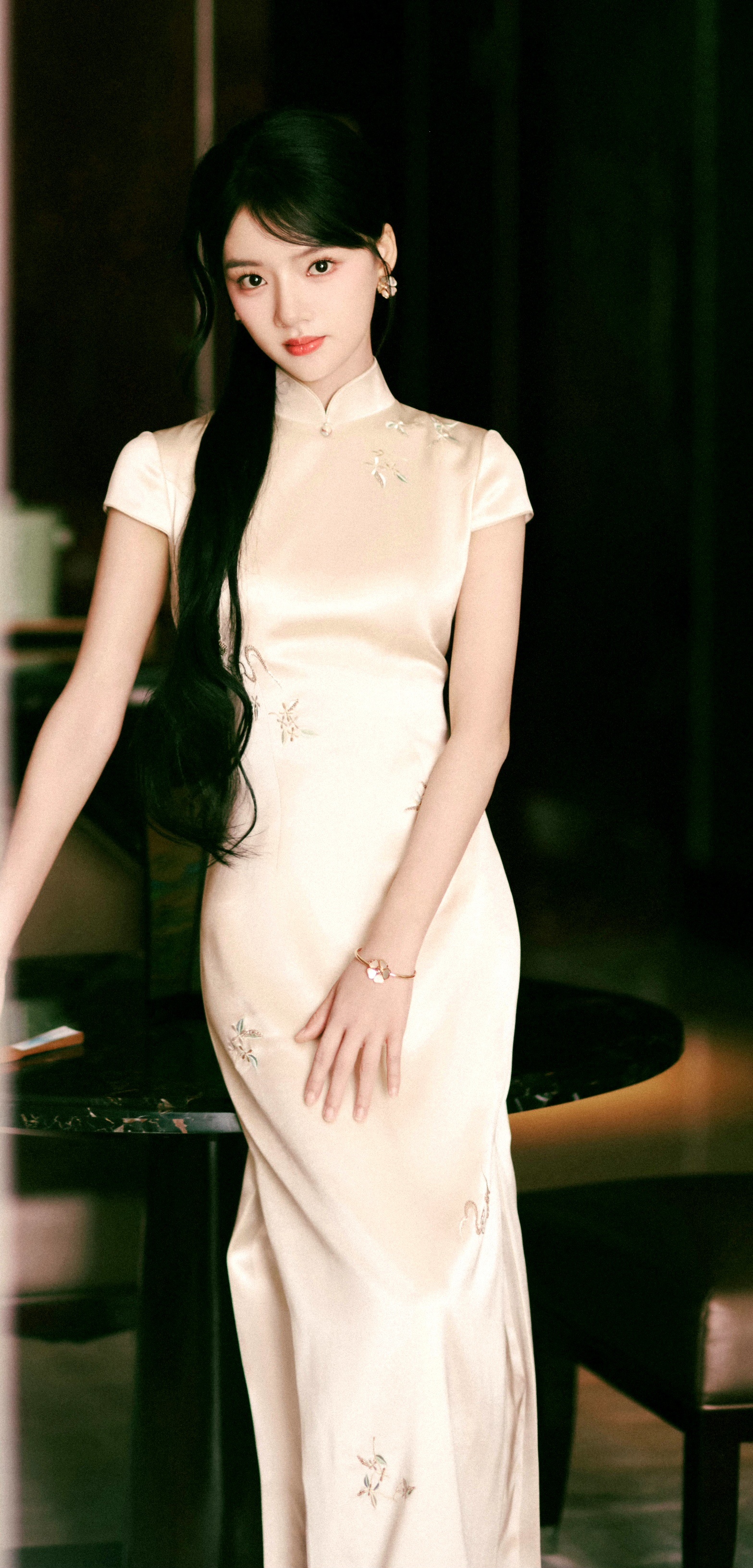 任敏旗袍优雅穿搭造型