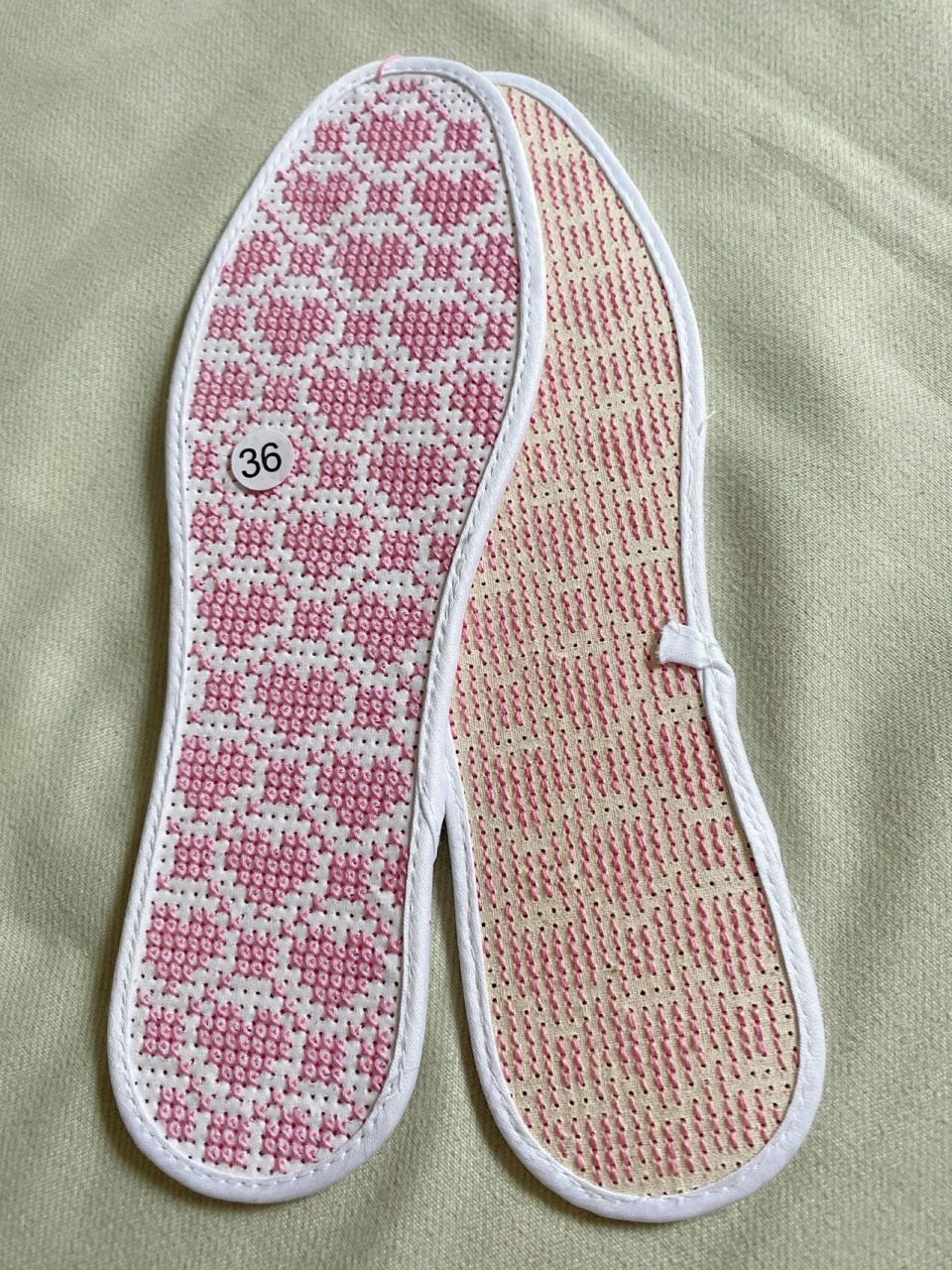 十字绣手工鞋垫 两天就做好一双纯色的鞋垫 ,太喜欢粉色了97