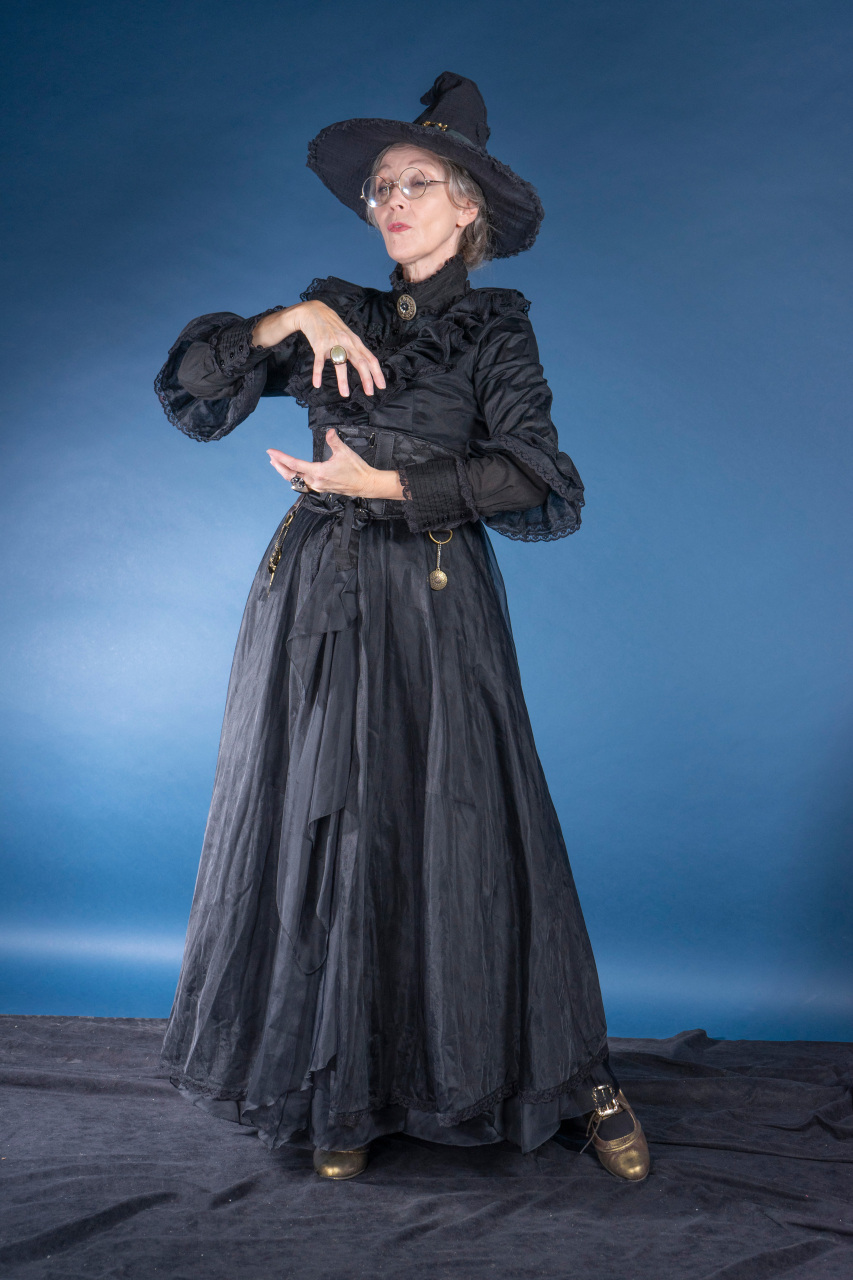 女魔法师动态与服饰参考#遇见艺术# #绘画参考