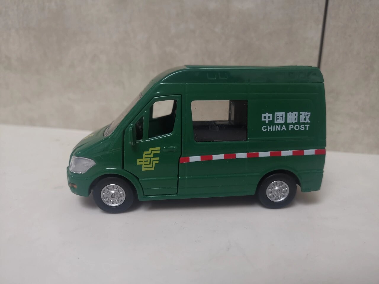 各种各样的邮政交通工具