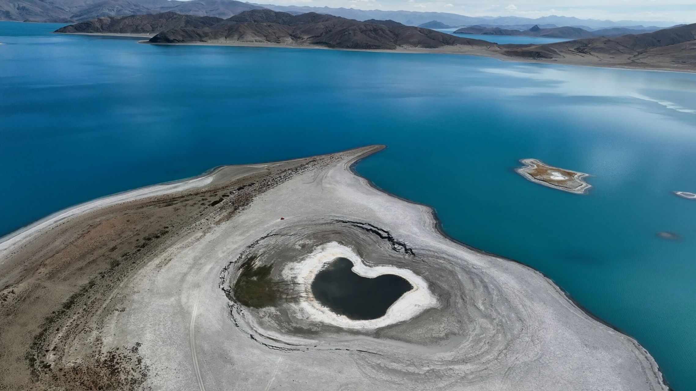 羊卓雍措,作为西藏三大圣湖之一,绝对值得西藏旅行首站深度游玩,90%