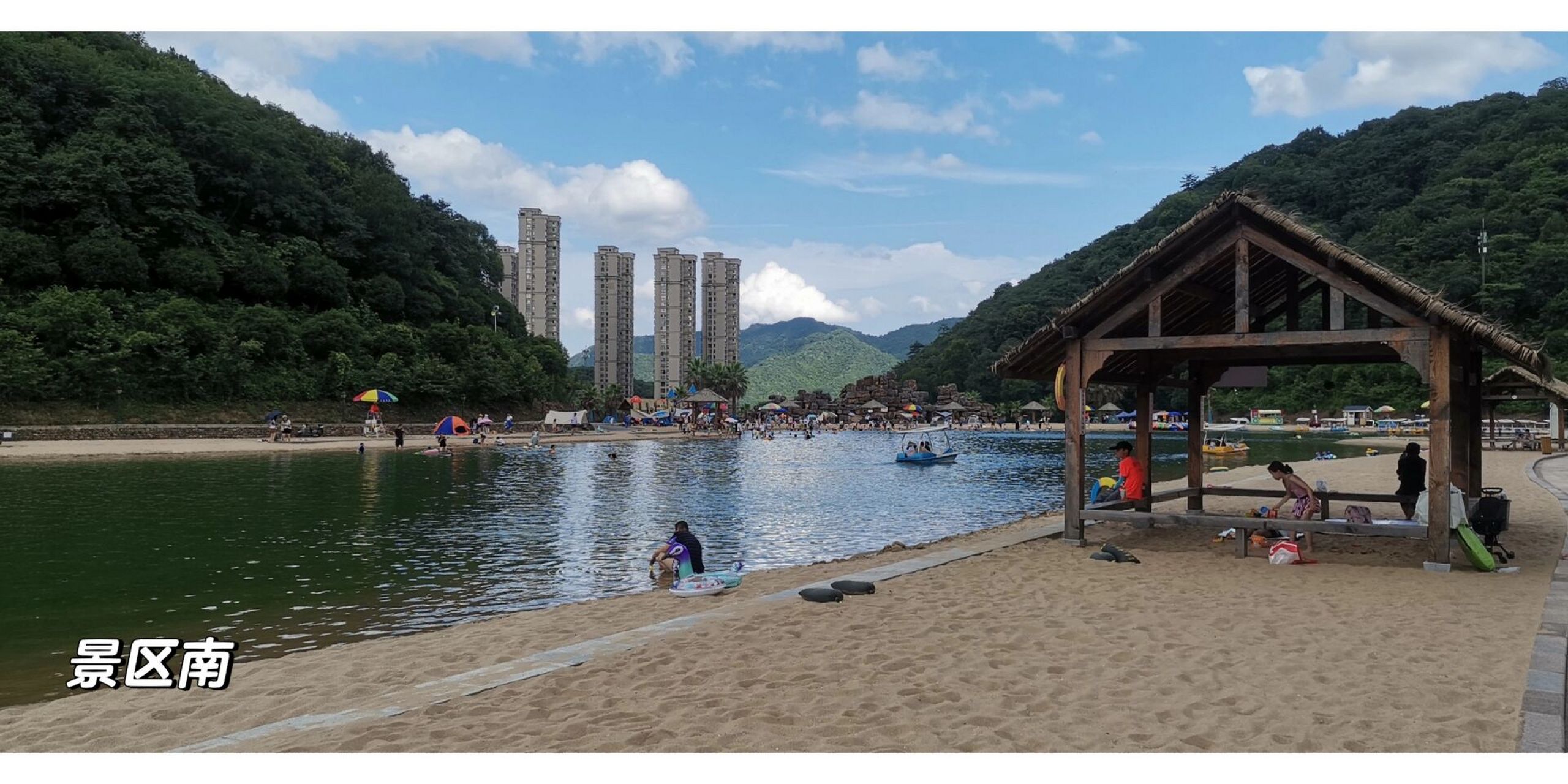 不能买学生票,而且门票使用一次后失效,当天出了景区还要再进去的话得