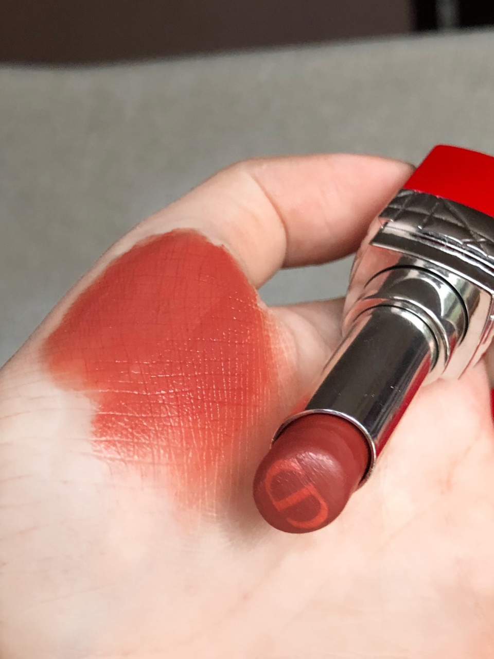 7815今天po下:迪奥的夹心口红#808～ 我感觉这个系列的口红最大的