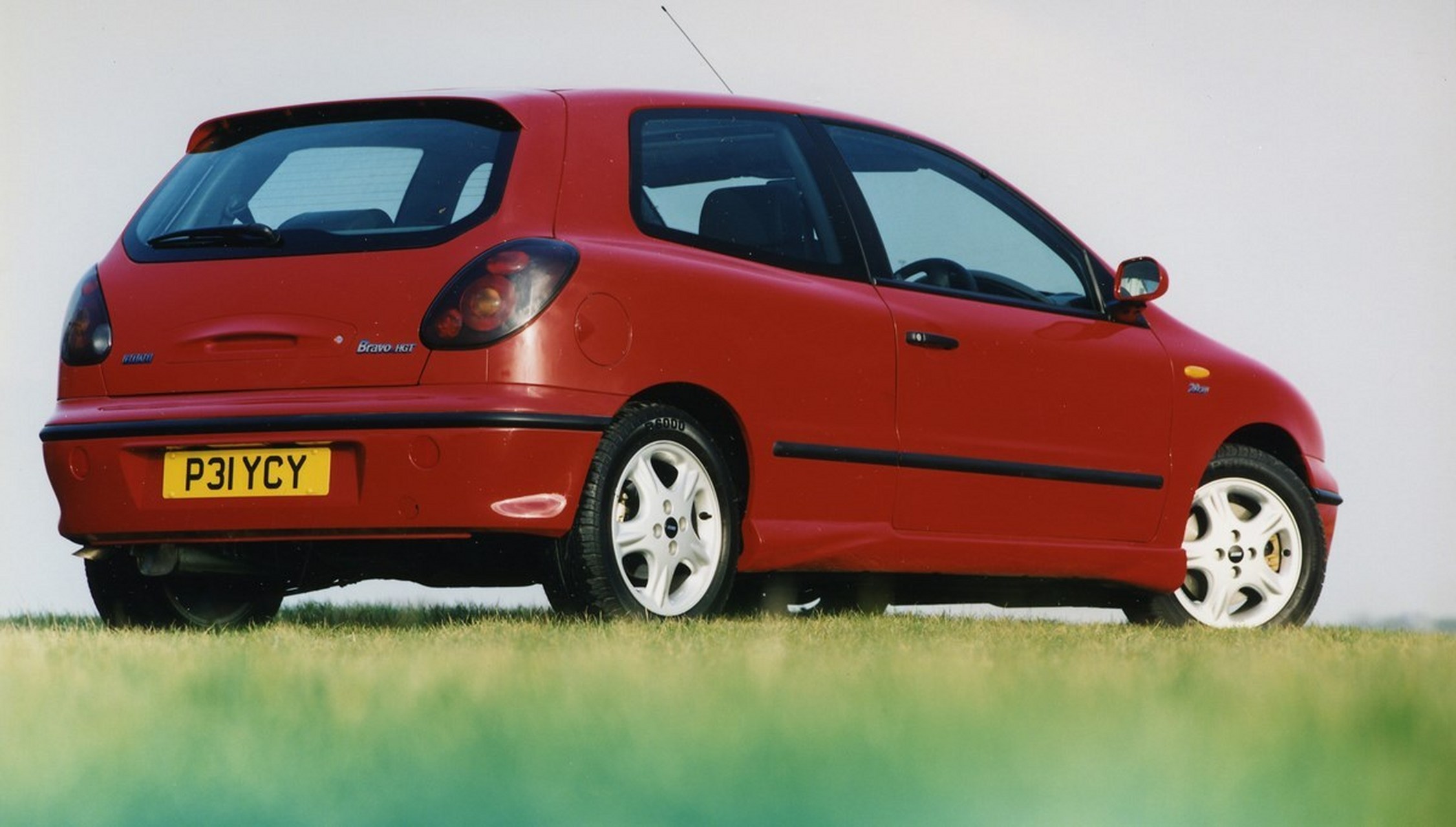 菲亚特type 182,三门的叫bravo,五门的叫brava,当年jeremy clarkson说