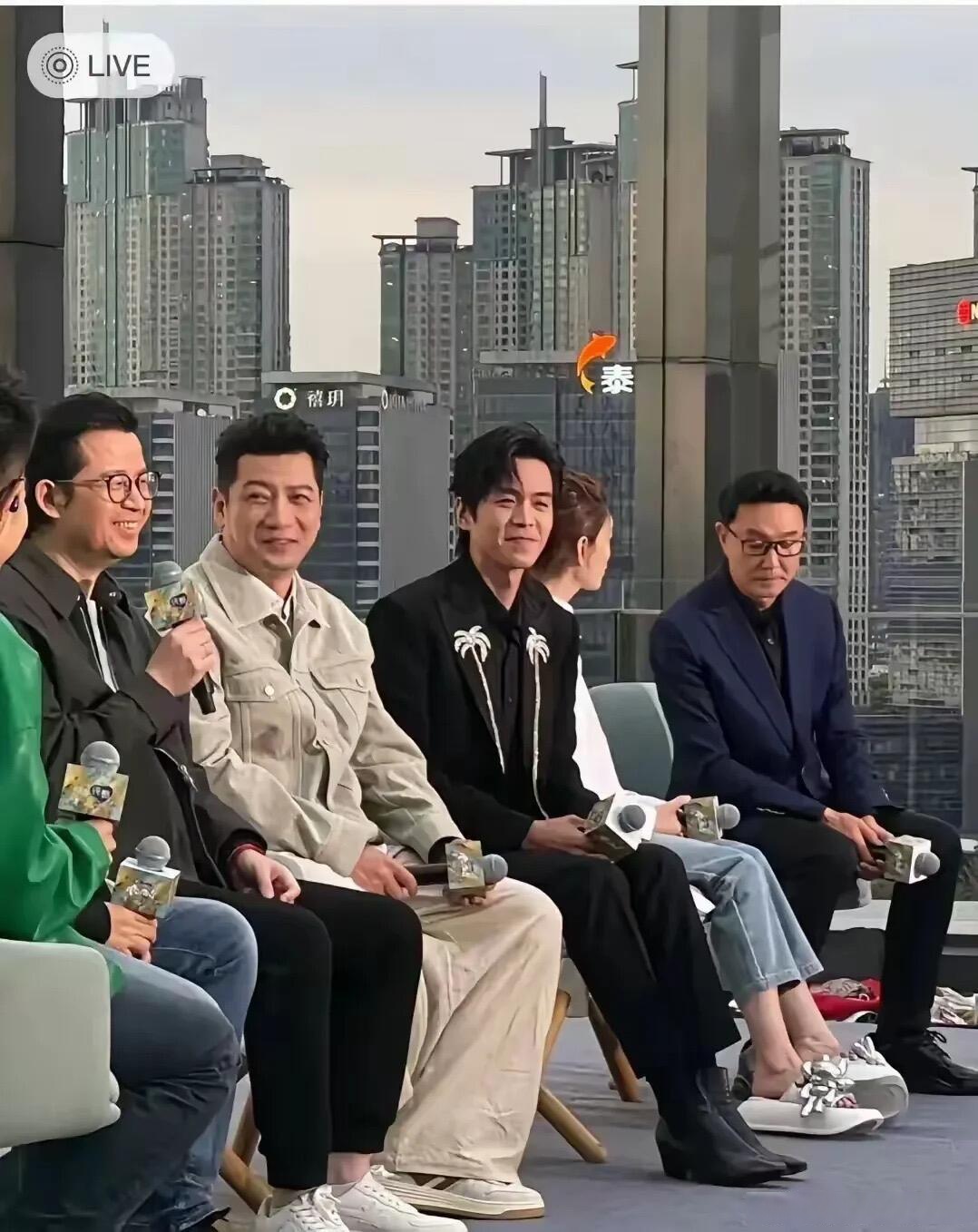 哈哈哈,张若昀的鞋上热搜了!张若昀的鞋冲上热搜!