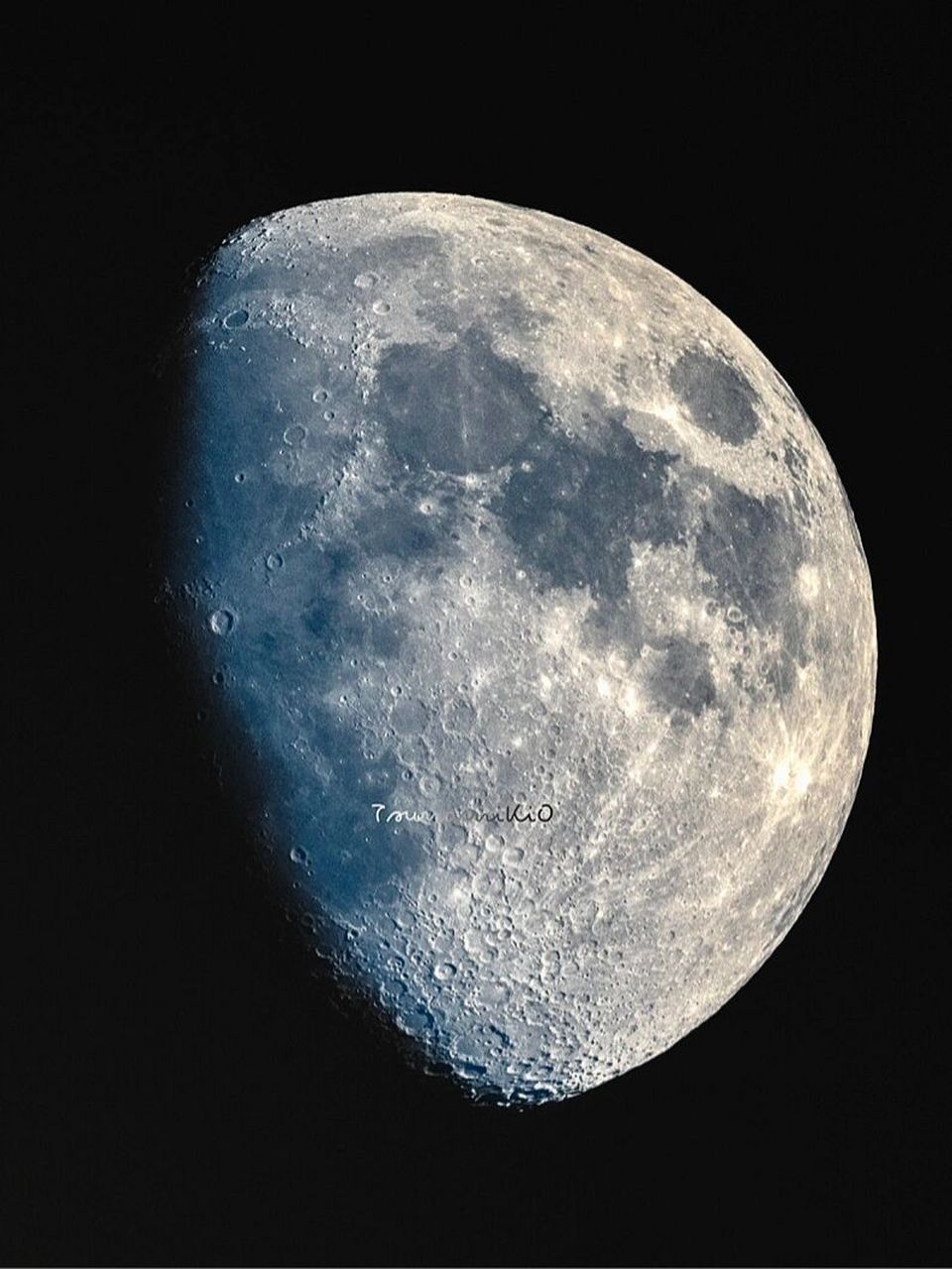 有立体感的月亮才美,使用尼康萤石800定拍摄 都是十来万的设备拍的