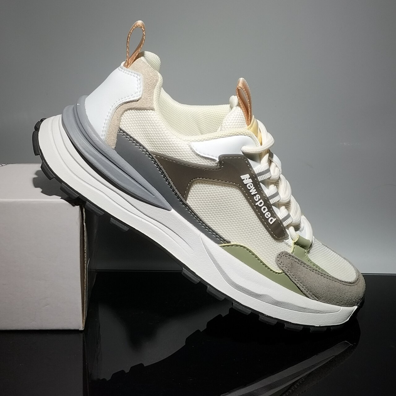 晋江鞋服批发市场高品质男士运动跑鞋