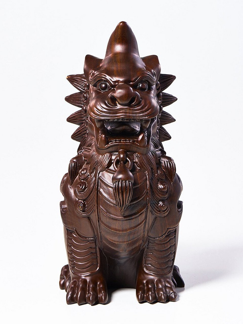 獬豸,古代公正的象征 獬豸是中国古代神话传说中的神兽,类似麒麟,全身